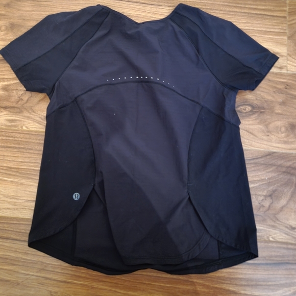 Lululemon size 2 Black top - Picture 2 of 2